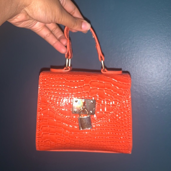 SHEIN Mini Croc Embossed Chain Satchel - Picture 7 of 7